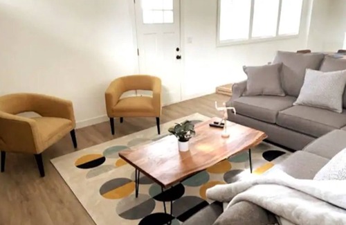 Harvey Park Casa | Mid-century modern style home in Harvey Park
