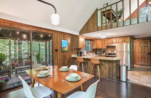 The Woods Cabina | MID-CENTURY MODERN A-FRAME - HOT TUB/FIREPIT IN WOODS