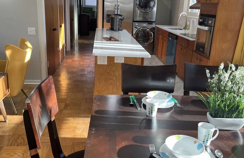 Jacksonville Casa | Mid Century Modern Cottage near Air Base and Hospital