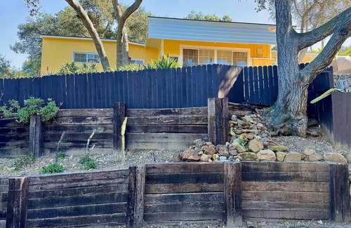 Topanga Casa | Mid Century Modern Bungalow just steps from Topanga State Park