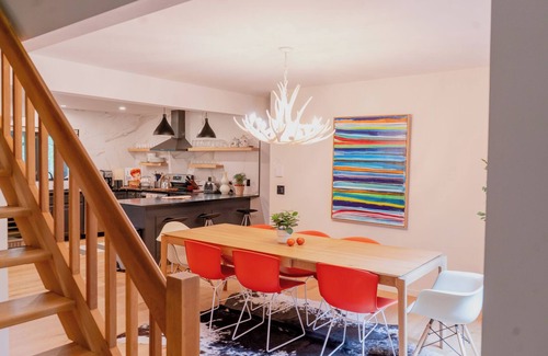 Pocono Pines Cabina | Mid-Century Modern Cabin in the Pocono Pines