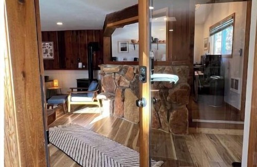 Evergreen Meadows Casa | Mid Century Mountain Cottage