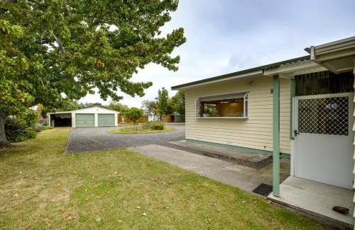 Hastings Casa | Mid Century Oasis - Hastings Holiday Home
