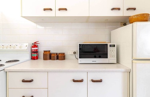 Kangaroo Point Apartamento | Mid-Century Pad 1 bed/1 bathroom/1 car/10 mins to CBD