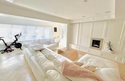 Mississauga Chalet De Esquí | Mid-century private retreat