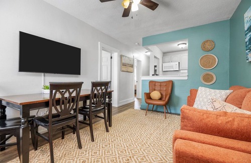 Mobile Apartamento | Mid Century Remodeled Suite in Midtown – 20A