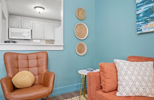 Mobile Apartamento | Mid Century Remodeled Suite in Midtown – 20A