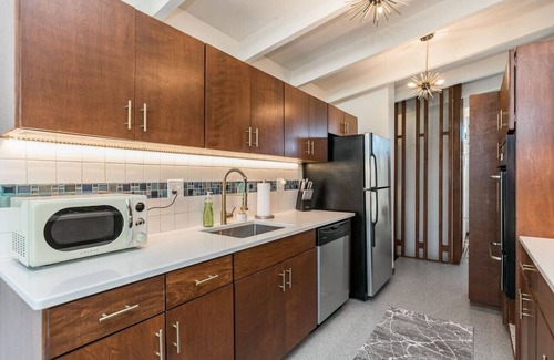 Cedar Rapids - Iowa City Casa | Mid-Century Style & Class In Quiet NE Location