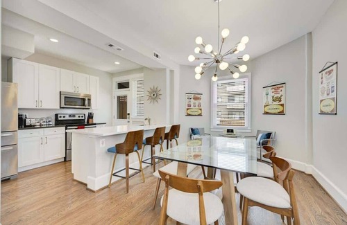 Park View Casa | Mid-Century Townhome Steps from Restaurants