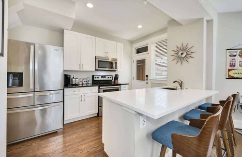 Park View Casa | Mid-Century Townhome Steps from Restaurants