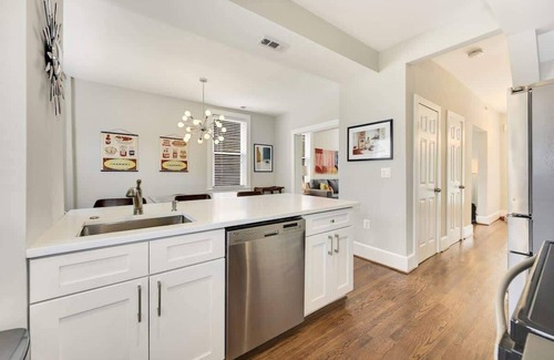 Park View Casa | Mid-Century Townhome Steps from Restaurants