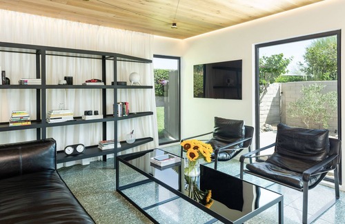 Sunrise Vista Chino Casa | Mid-century updated Wexler Retreat - The Watson