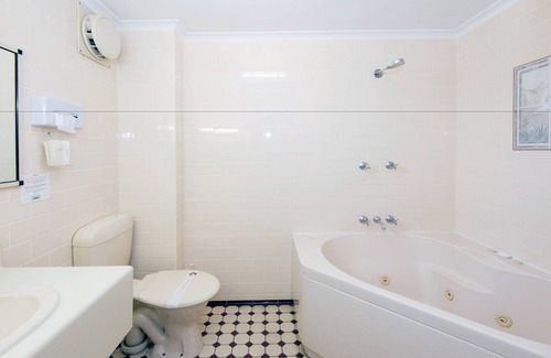 Mackay Hotel | Mid City Motor Inn