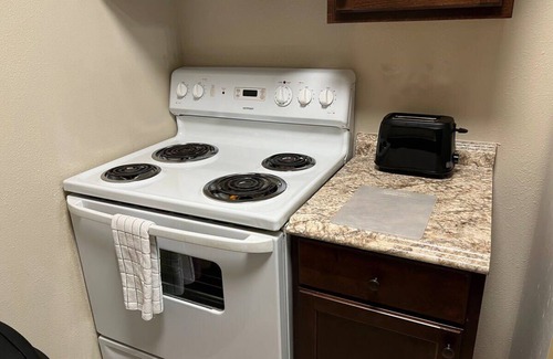 Mid City South Apartamento | Mid-City One Bedroom Apartment with King Bed