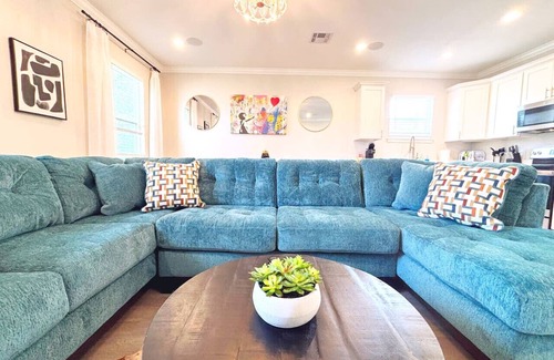 Tulane - Gravier Casa | Mid-City Townhouse | Steps to Canal Streetcar