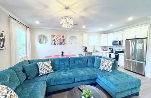 Tulane - Gravier Casa | Mid-City Townhouse | Steps to Canal Streetcar