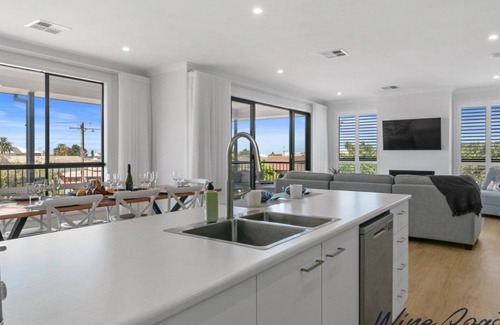 Port Noarlunga South Casa | Mid Coast Surf & Vines by Wine Coast Holidays