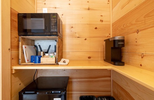 Sandy Point Cabina | Mid-Coast Maine: Cozy Cabin Retreat close to the beach w/ Sauna -Cabin #1 Balsam