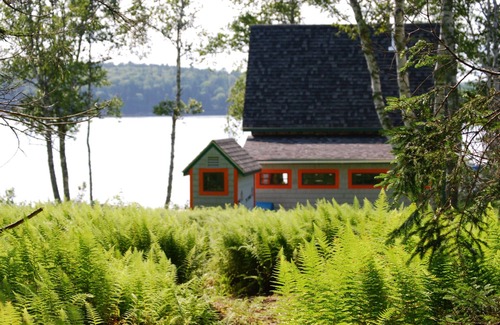 Isle of Springs Cabina | Mid-Coast Maine Island Boathouse: el sueño de un kayakista.
