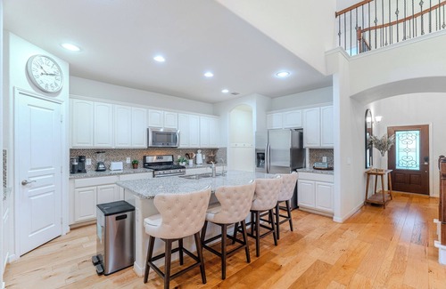 Tomball Casa | Mid-Forest 5BR Getaway, huge Backyard & BBQ Grill in The Woodlands, TX