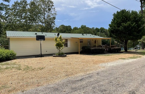 Dadeville Casa | Mid lake, pet friendly 4 bedroom, 3 bath with protected swim area