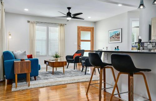 Highland Casa | Mid Modern Bungalow Near Crestview Station