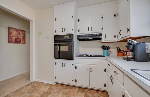 North Newport News Casa | Mid Peninsula - Easy access to everywhere you want to be!