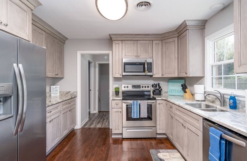 North Newport News Casa | Mid Peninsula sleeps 8. Feels like home!