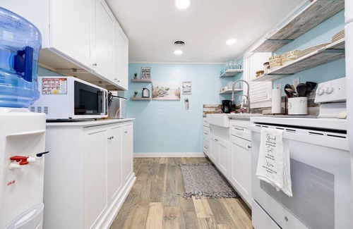 Lakeview Cabaña | MID-TERM FULLY FURNISHED RENTAL AT INDIAN LAKE! Steps Away From Boat Marina