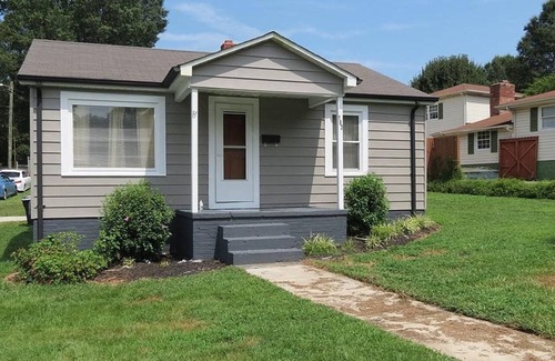 Concord Casa | Entire Downtown Farmhouse *BEST VALUE*