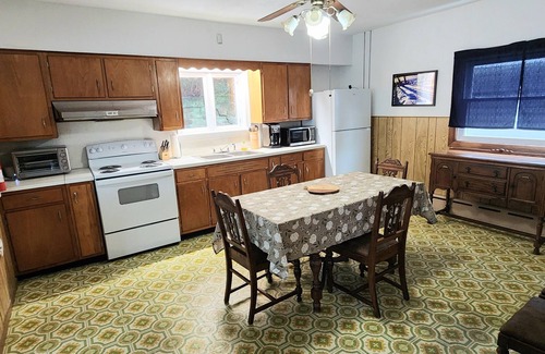Johnstown Casa | Discount 25% mid-term rental (30 days). Spacious 3 BR house in great location.