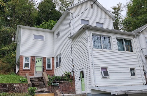Johnstown Casa | Discount 25% mid-term rental (30 days). Spacious 3 BR house in great location.