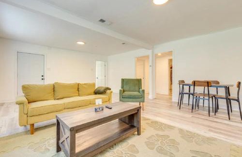 Mobile Casa | Mid-Town Cave for 6 Guests 3 Bedroom 1 Bath