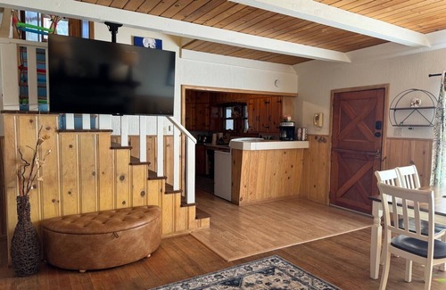 South Lake Tahoe Cabina | Mid-town serene cabin, close to nature and amenities, monthly discount deal.