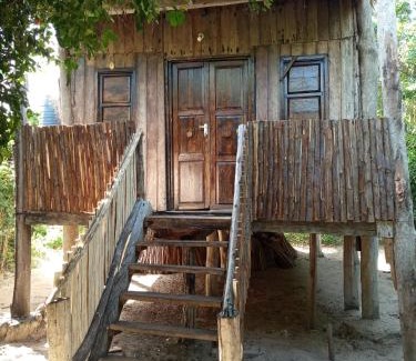 Gede Cama Y Desayuno | Mida Creek Eco Camp - cottage house