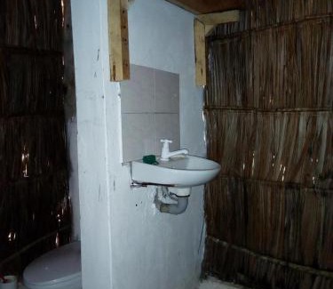Gede Cama Y Desayuno | Mida Creek Eco Camp - relax in cosy cottage
