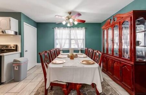 Winston - Salem Casa | Midcentury Charm by the Pond