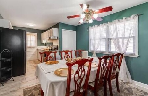 Winston - Salem Casa | Midcentury Charm by the Pond