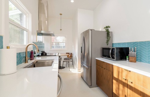 Sunnyside Casa | MidCentury Dream 2BR - 95 WalkScore