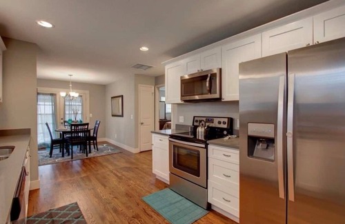 Belmar Park Casa | Midcentury Mod and Marvelous!
