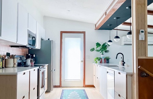 Kendall Casa | Midcentury modern lake house
