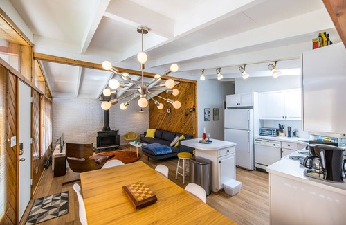 Kauneonga Lake Casa | Midcentury Modern Bungalow Bethel Woods/White Lake