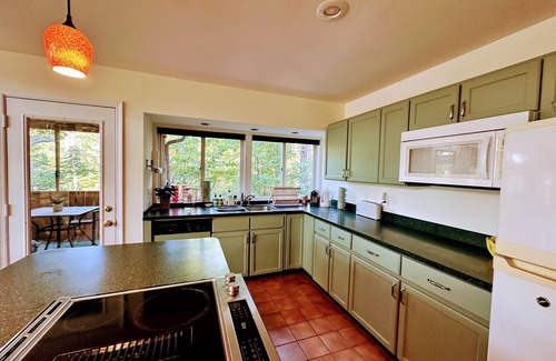 Chesapeake Ranch Estates-Drum Point Casa | Midcentury Modern Lake House, gorgeous views, deck, 4-bedrooms in Lusby/Solomons