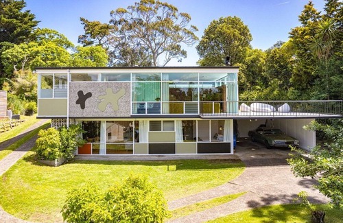 Whanganui Casa | Midcentury Modern Masterpiece - 4bedroom Home in Whanganui