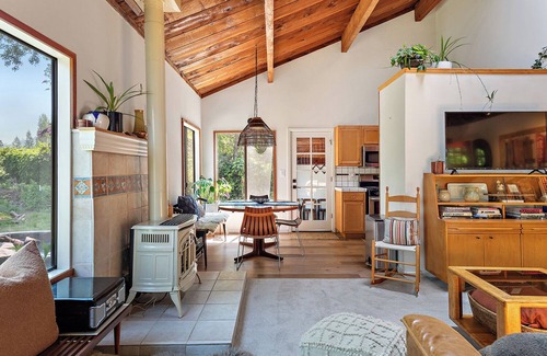 Monte Rio Casa | Midcentury Modern, Pet Friendly, Hot Tub!