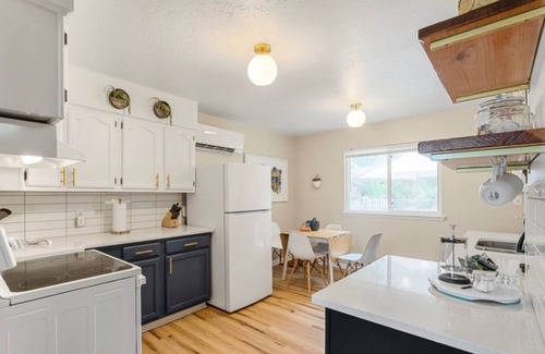 Fort Collins Casa | “MidCentury Revival” 1.5 miles to Canvas Stadium