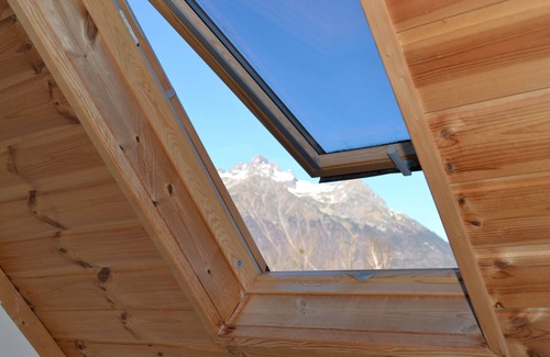 Le Bourg-d'Oisans Casa | Granero medio Una acogedora casa rural de dos dormitorios en Ferme Noemie en Bourg d'Oisans.