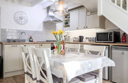 Newport Cabaña | Middle Cottage, NEWPORT, PEMBROKESHIRE