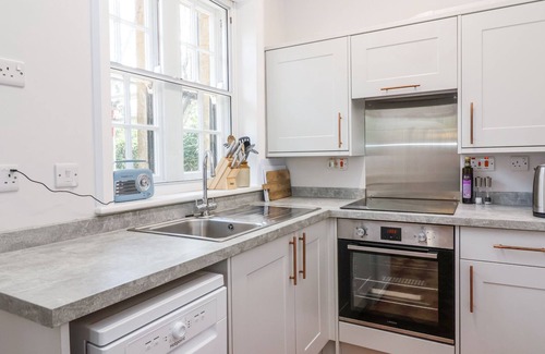 Kingston St Mary Cabaña | MIDDLE LODGE, pet friendly, character holiday cottage in Taunton