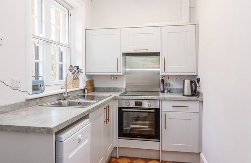 Kingston St Mary Cabaña | MIDDLE LODGE, pet friendly, character holiday cottage in Taunton